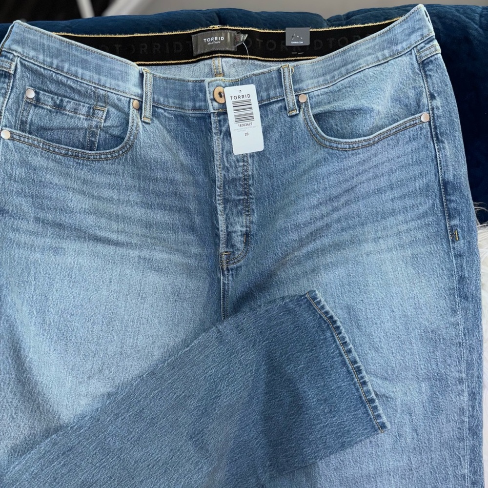 Torrid Jeans- fit like mom style, stretchy waistband!